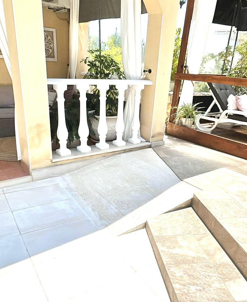 Wide angle ramp leading from the terrace to the pool